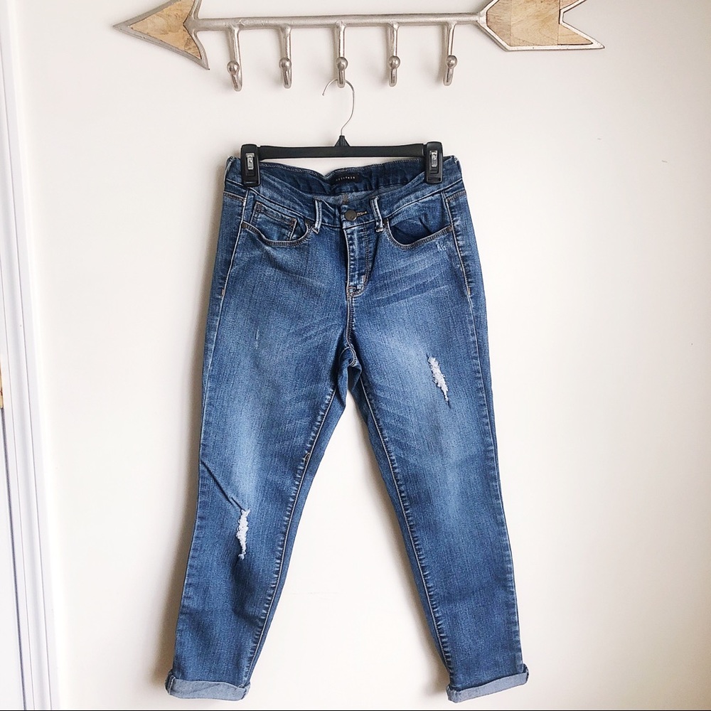 ✨Girlfriend Distressed Jeans✨